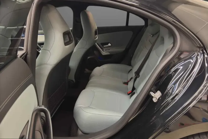 Mercedes-Benz CLA 200 (Clasa CLA) din 2024 cu 24.027 km - oferta MER208234 - foto 8