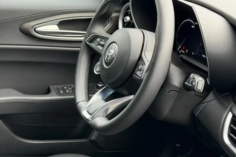 Alfa Romeo Giulia din 2023 cu 8.800 km - oferta ALF208235 - foto 18