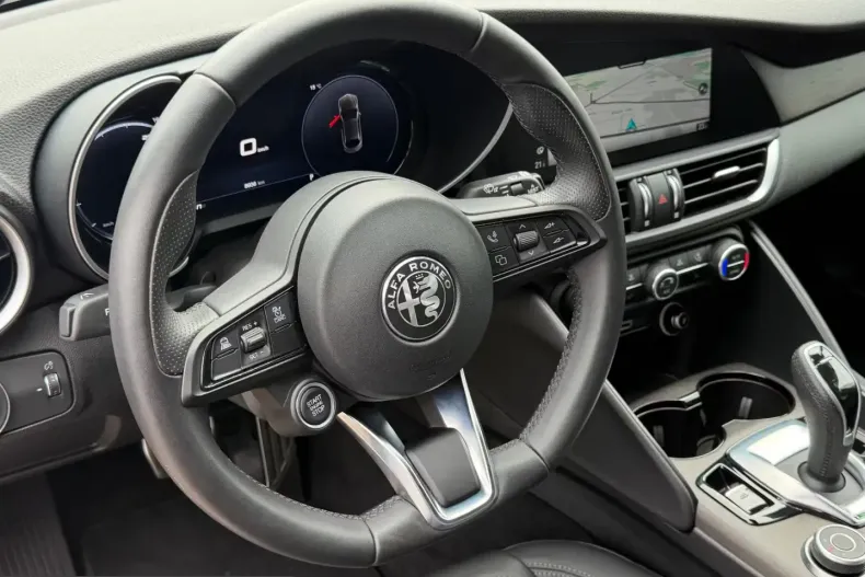 Alfa Romeo Giulia din 2023 cu 8.800 km - oferta ALF208235 - foto 19