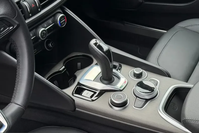 Alfa Romeo Giulia din 2023 cu 8.800 km - oferta ALF208235 - foto 21