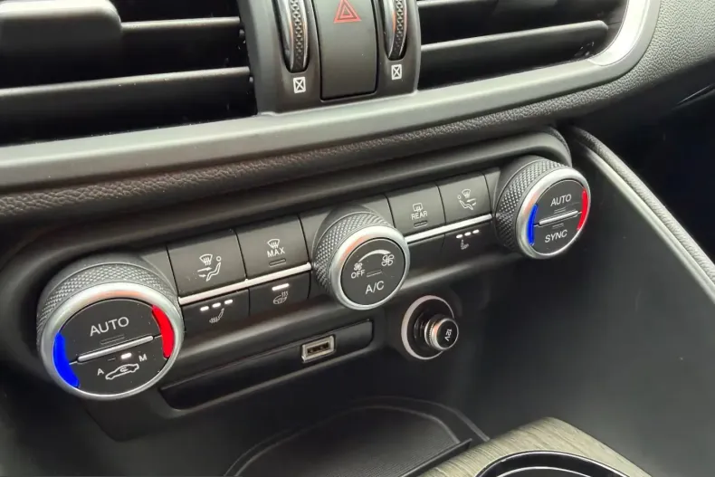 Alfa Romeo Giulia din 2023 cu 8.800 km - oferta ALF208235 - foto 26