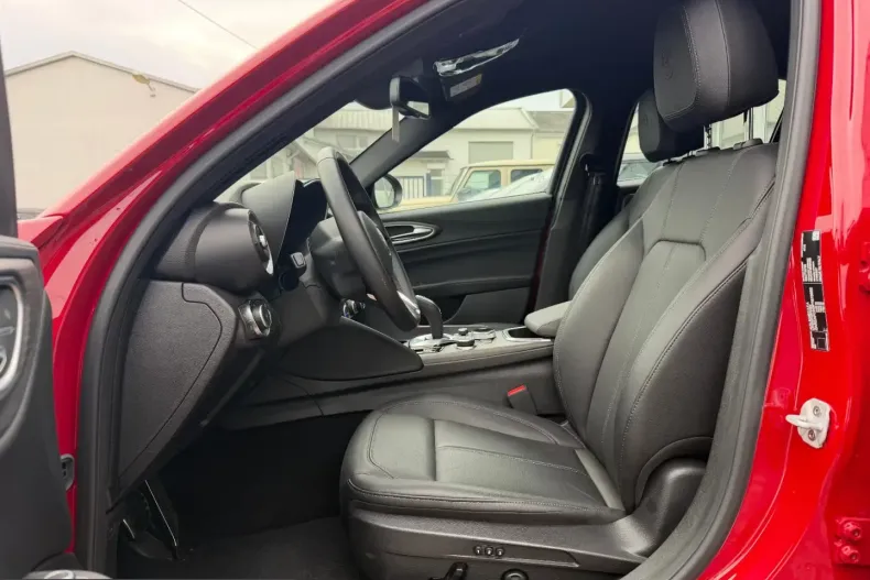 Alfa Romeo Giulia din 2023 cu 8.800 km - oferta ALF208235 - foto 33