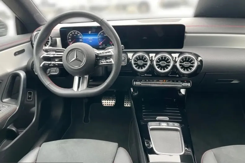 Mercedes-Benz CLA 200 (Clasa CLA) din 2025 cu 2.819 km - oferta MER208236 - foto 10