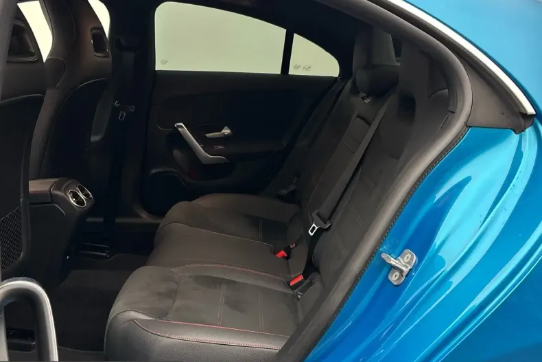 Mercedes-Benz CLA 200 (Clasa CLA) din 2025 cu 14.000 km - oferta MER208237 - foto 10