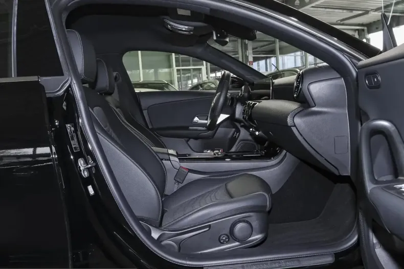 Mercedes-Benz CLA 200 (Clasa CLA) din 2025 cu 11.241 km - oferta MER208238 - foto 4