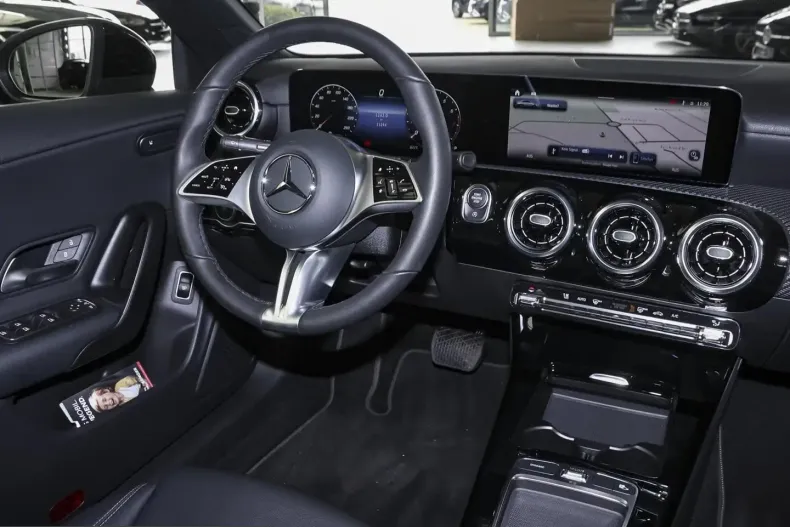 Mercedes-Benz CLA 200 (Clasa CLA) din 2025 cu 11.241 km - oferta MER208238 - foto 5