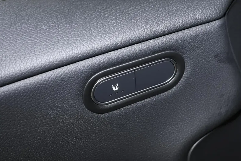 Mercedes-Benz CLA 200 (Clasa CLA) din 2025 cu 11.241 km - oferta MER208238 - foto 6