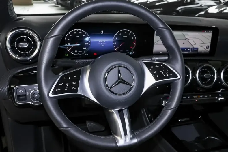 Mercedes-Benz CLA 200 (Clasa CLA) din 2025 cu 11.241 km - oferta MER208238 - foto 7