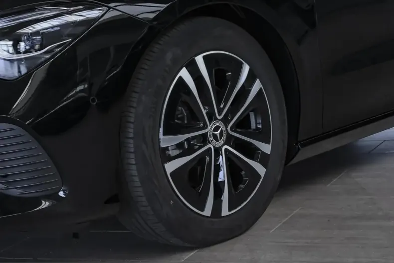 Mercedes-Benz CLA 200 (Clasa CLA) din 2025 cu 11.241 km - oferta MER208238 - foto 8