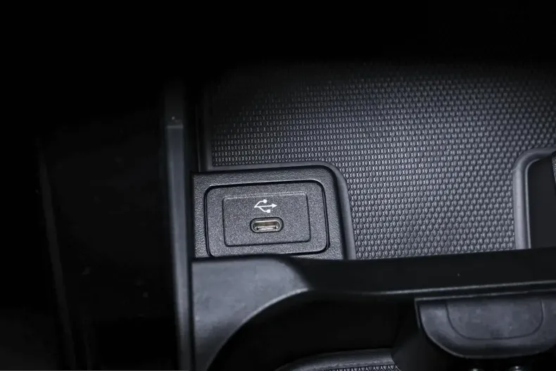 Mercedes-Benz CLA 200 (Clasa CLA) din 2025 cu 11.241 km - oferta MER208238 - foto 9