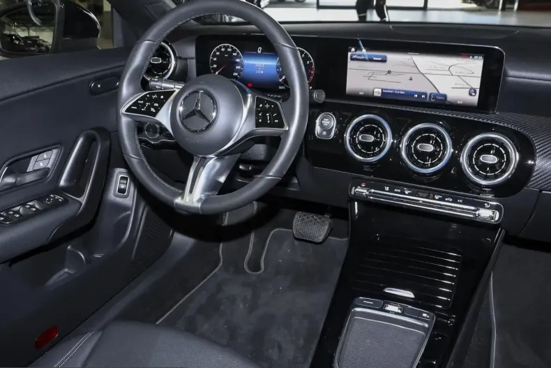 Mercedes-Benz CLA 200 (Clasa CLA) din 2024 cu 11.531 km - oferta MER208239 - foto 5