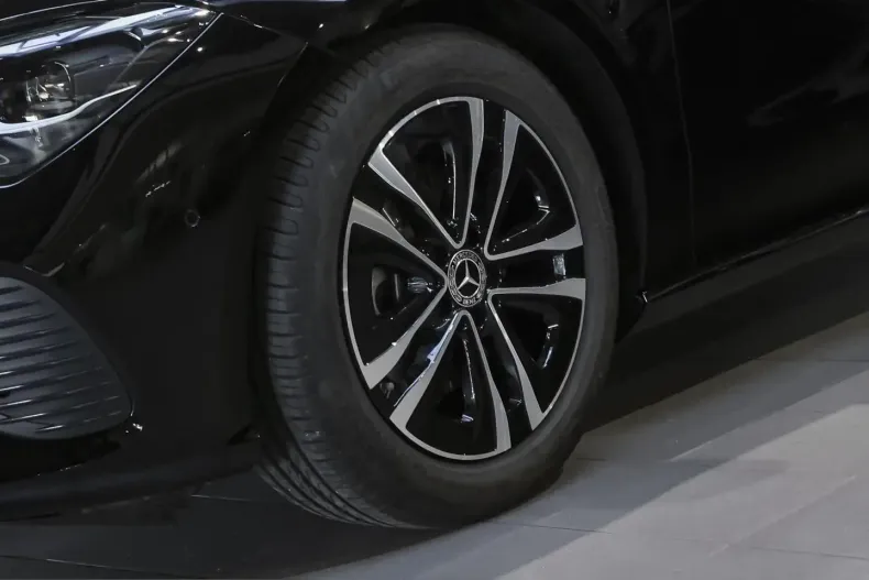 Mercedes-Benz CLA 200 (Clasa CLA) din 2024 cu 11.531 km - oferta MER208239 - foto 6