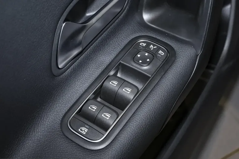 Mercedes-Benz CLA 200 (Clasa CLA) din 2024 cu 11.531 km - oferta MER208239 - foto 8