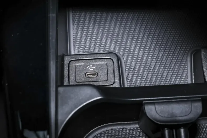 Mercedes-Benz CLA 200 (Clasa CLA) din 2024 cu 11.531 km - oferta MER208239 - foto 10