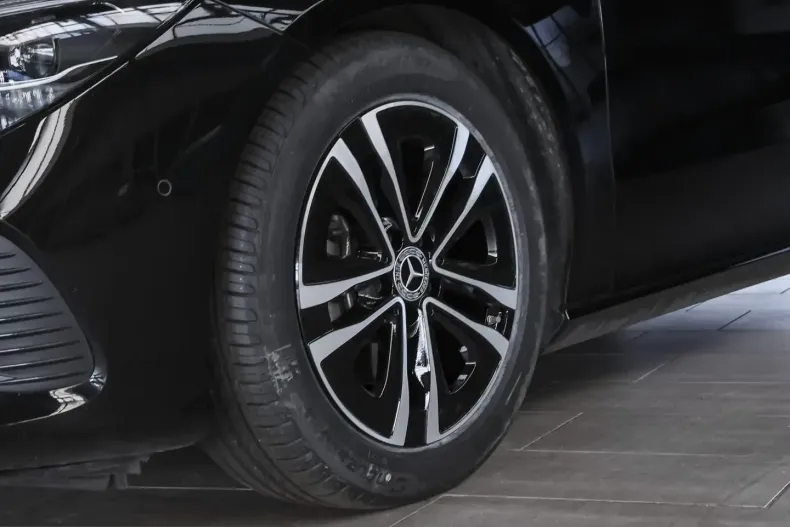 Mercedes-Benz CLA 200 (Clasa CLA) din 2025 cu 14.016 km - oferta MER208241 - foto 7