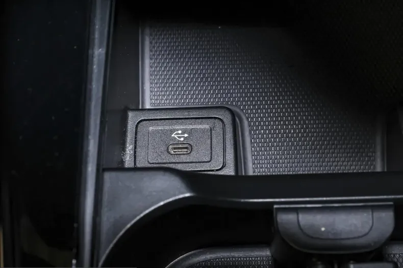 Mercedes-Benz CLA 200 (Clasa CLA) din 2025 cu 14.016 km - oferta MER208241 - foto 10