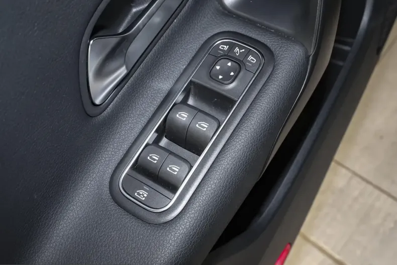 Mercedes-Benz CLA 200 (Clasa CLA) din 2025 cu 14.016 km - oferta MER208241 - foto 15