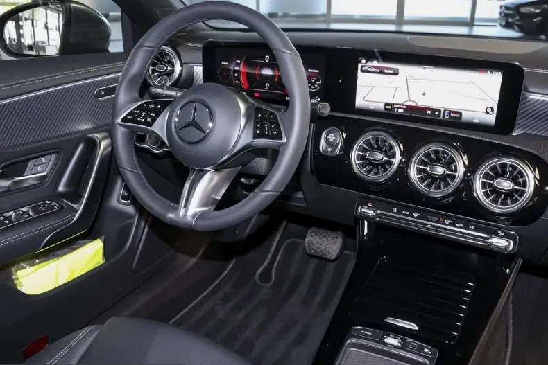 Mercedes-Benz CLA 200 (Clasa CLA) din 2025 cu 11.994 km - oferta MER208242 - foto 5