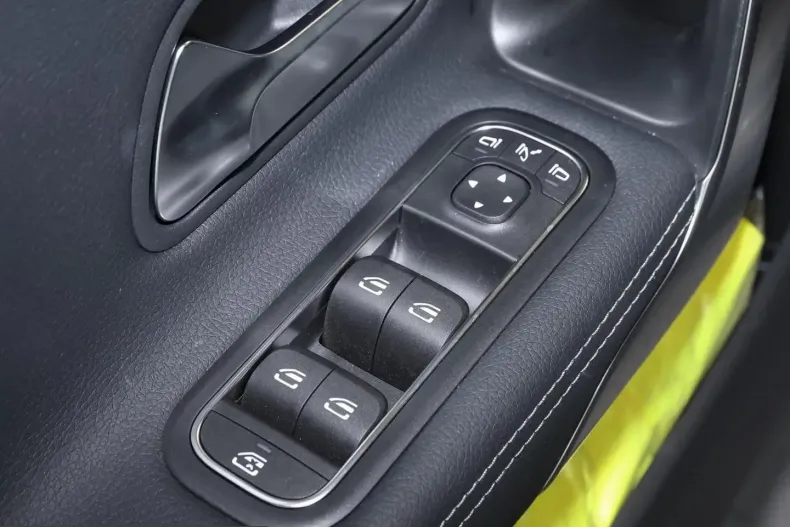 Mercedes-Benz CLA 200 (Clasa CLA) din 2025 cu 11.994 km - oferta MER208242 - foto 14