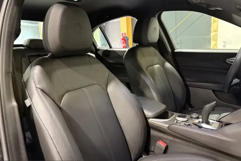 Alfa Romeo Giulia din 2023 cu 18.500 km - oferta ALF208243 - foto 18