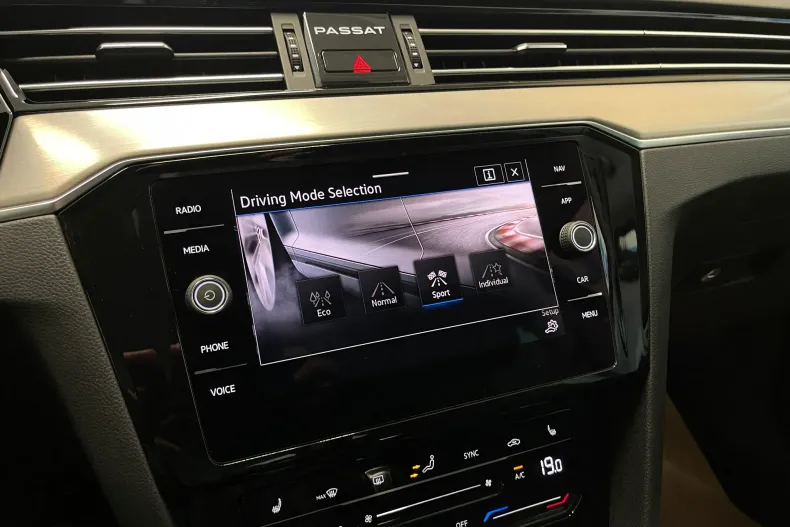 Volkswagen Passat din 2021 cu 67.451 km - oferta VOL208276 - foto 19