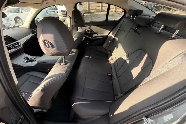 BMW 330e (Seria 3) din 2021 cu 147.044 km - oferta BMW208315 - foto 13