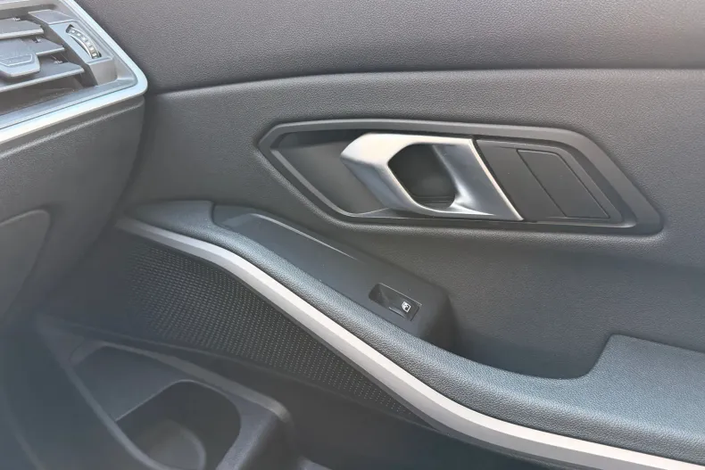 BMW 330e (Seria 3) din 2021 cu 147.044 km - oferta BMW208315 - foto 29