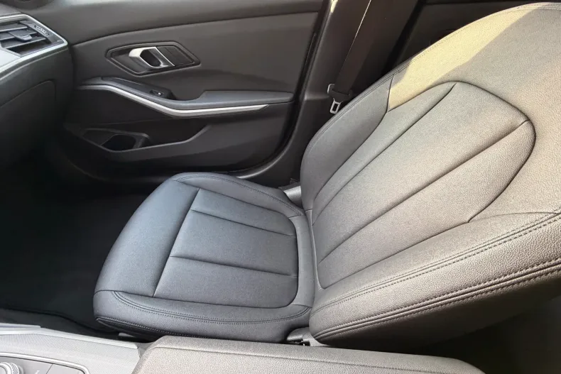 BMW 330e (Seria 3) din 2021 cu 147.044 km - oferta BMW208315 - foto 30