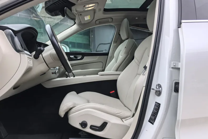 Volvo XC60 din 2022 cu 120.950 km - oferta VOL208353 - foto 12