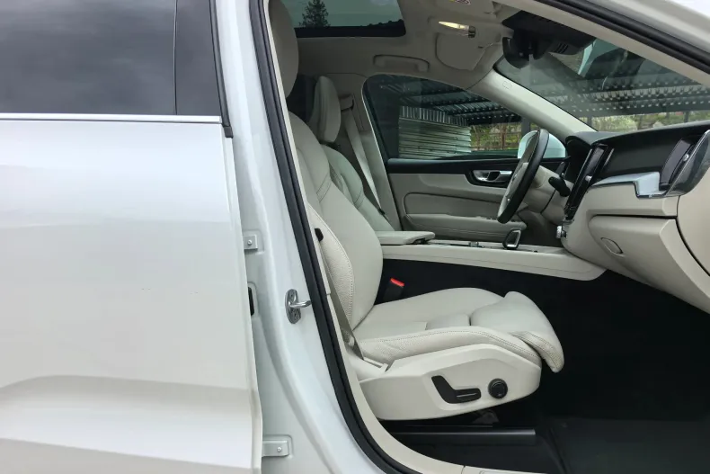 Volvo XC60 din 2022 cu 120.950 km - oferta VOL208353 - foto 13