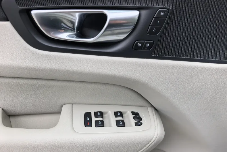 Volvo XC60 din 2022 cu 120.950 km - oferta VOL208353 - foto 24