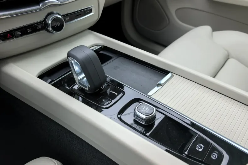 Volvo XC60 din 2022 cu 120.950 km - oferta VOL208353 - foto 25