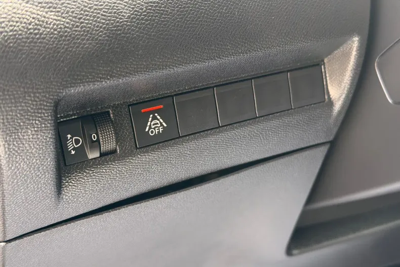 Peugeot 2008 din 2021 cu 133.000 km - oferta PEU208393 - foto 33