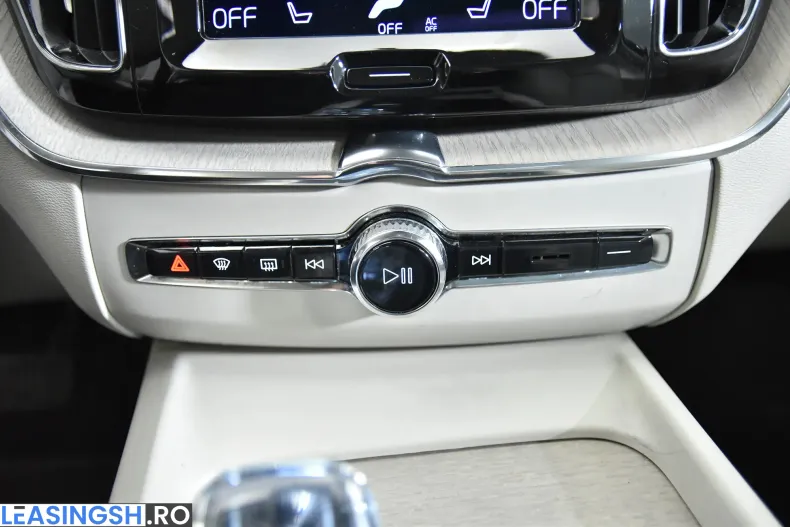 Volvo XC60 din 2021 cu 79.753 km - oferta VOL208449 - foto 17