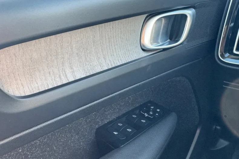 Volvo XC40 din 2021 cu 144.660 km - oferta VOL208479 - foto 12