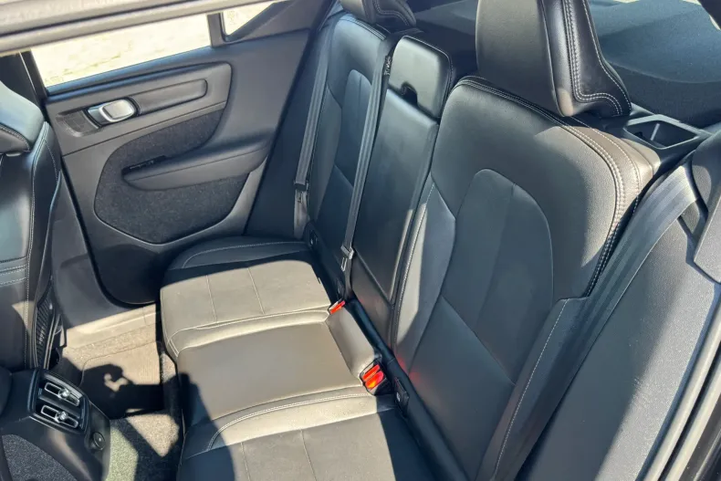 Volvo XC40 din 2021 cu 144.660 km - oferta VOL208479 - foto 19