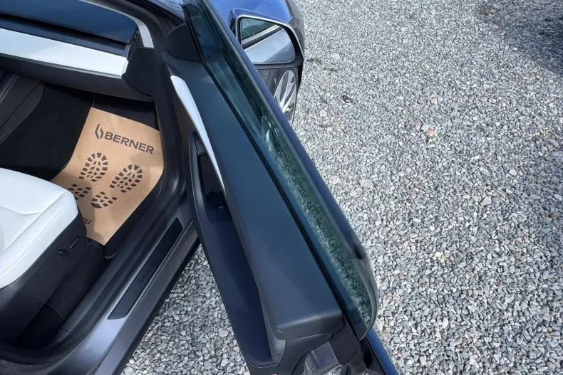 Tesla Model Y din 2023 cu 41.906 km - oferta TES208484 - foto 14