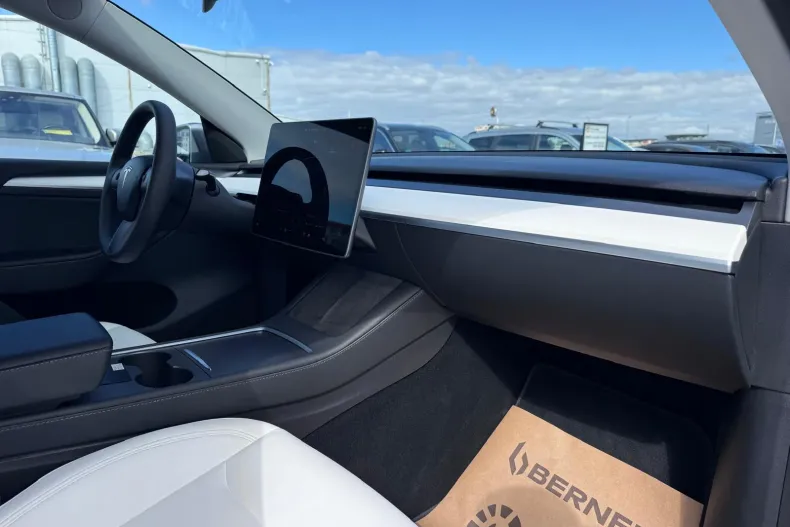 Tesla Model Y din 2023 cu 41.906 km - oferta TES208484 - foto 16