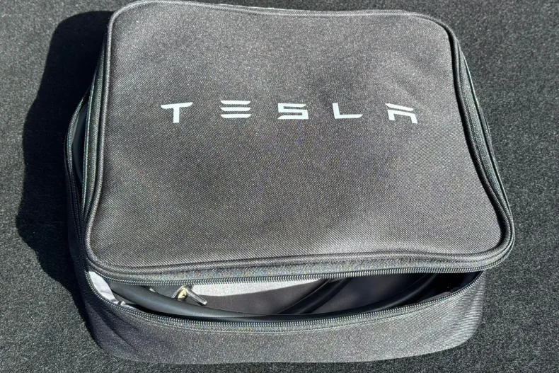 Tesla Model Y din 2023 cu 41.906 km - oferta TES208484 - foto 33