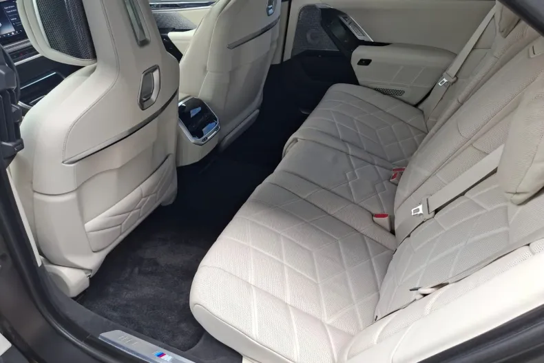 BMW M7 (Seria 7) din 2023 cu 105.617 km - oferta BMW208489 - foto 12