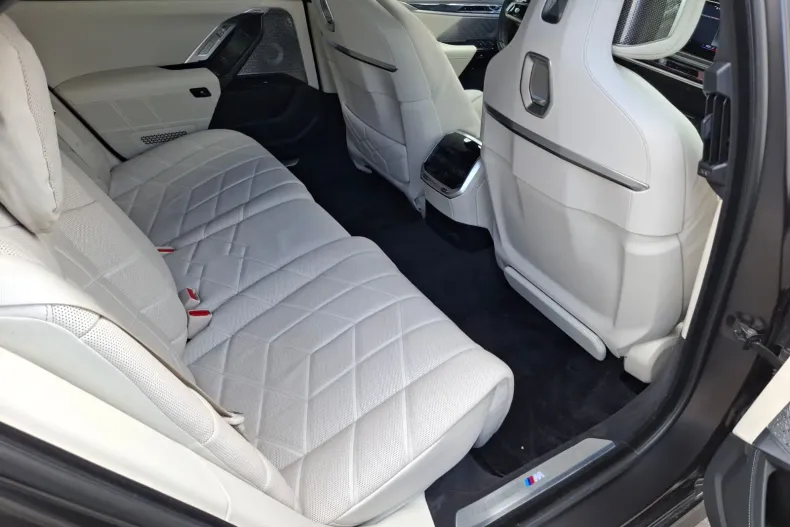 BMW M7 (Seria 7) din 2023 cu 105.617 km - oferta BMW208489 - foto 13