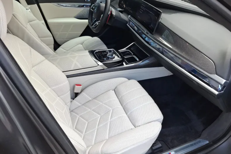 BMW M7 (Seria 7) din 2023 cu 105.617 km - oferta BMW208489 - foto 14