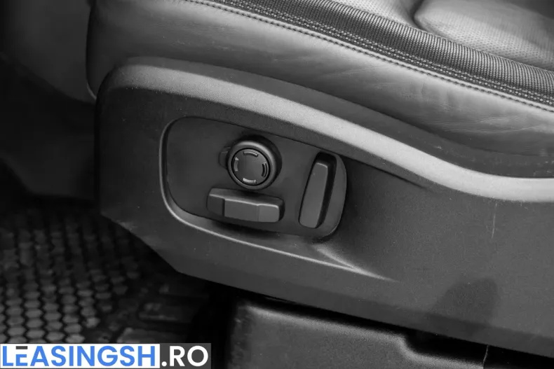Land Rover Defender din 2023 cu 37.500 km - oferta LAN208548 - foto 15