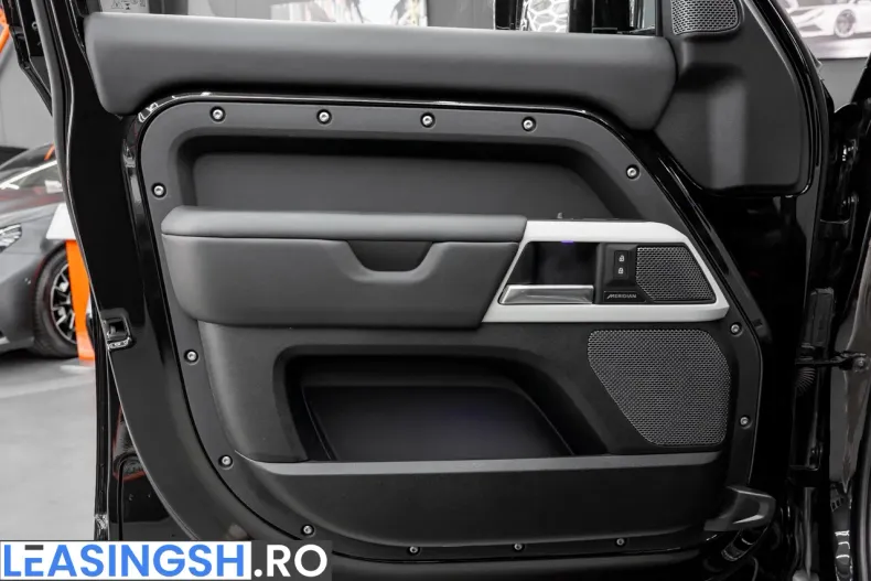 Land Rover Defender din 2023 cu 37.500 km - oferta LAN208548 - foto 38