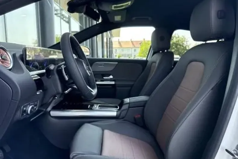 Mercedes-Benz EQA din 2025 cu 3.000 km - oferta MER208557 - foto 12