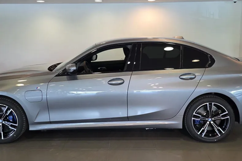 BMW 330e (Seria 3) din 2025 cu 1 km - oferta BMW208561 - foto 3