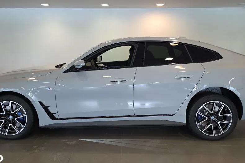 BMW i4 (Seria 4) din 2025 cu 1 km - oferta BMW208562 - foto 3