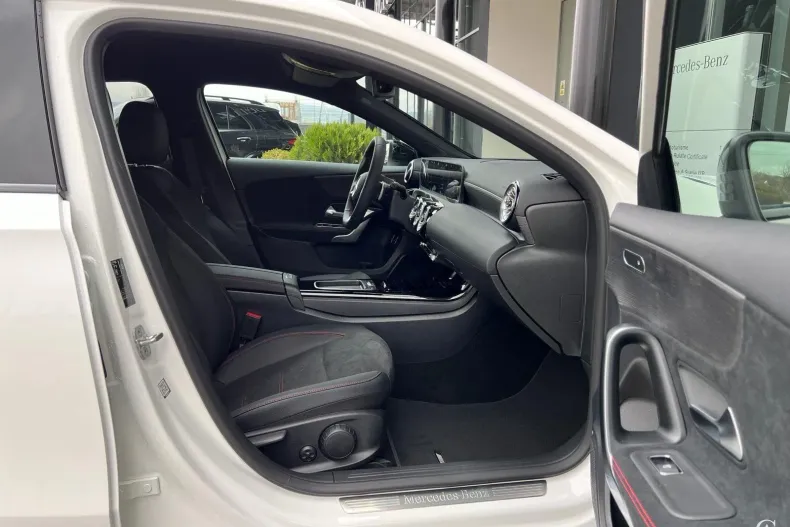 Mercedes-Benz A 200 (Clasa A) din 2024 cu 10 km - oferta MER208570 - foto 7
