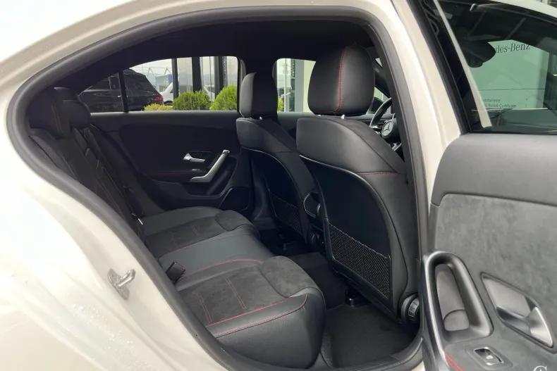 Mercedes-Benz A 200 (Clasa A) din 2024 cu 10 km - oferta MER208570 - foto 8