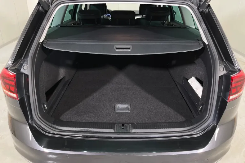 Volkswagen Passat din 2021 cu 151.619 km - oferta VOL208592 - foto 12